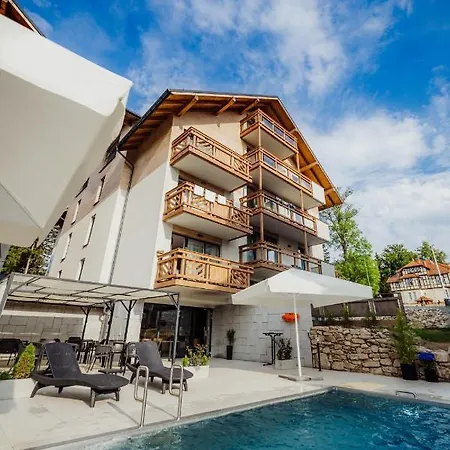 Five Seasons Three Aparthotel Апарт-готель *