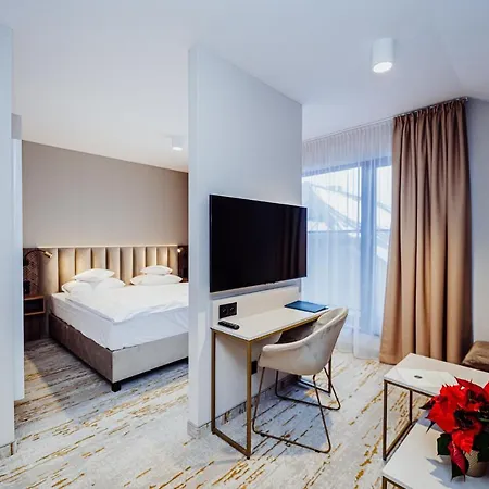 Five Seasons Three Aparthotel Апарт-готель *