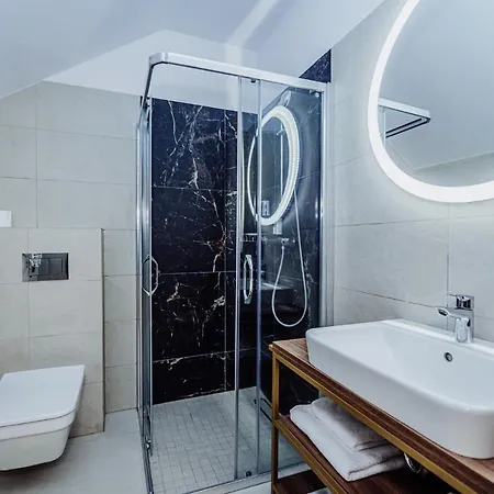 Five Seasons Three Aparthotel Апарт-готель