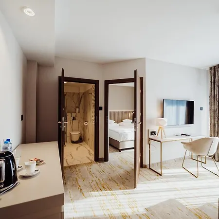 Апарт-готель Five Seasons Three Aparthotel *